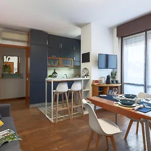 https://bilocale-a-due-passi-dal-centro-con-wifi.it-lombardy.com